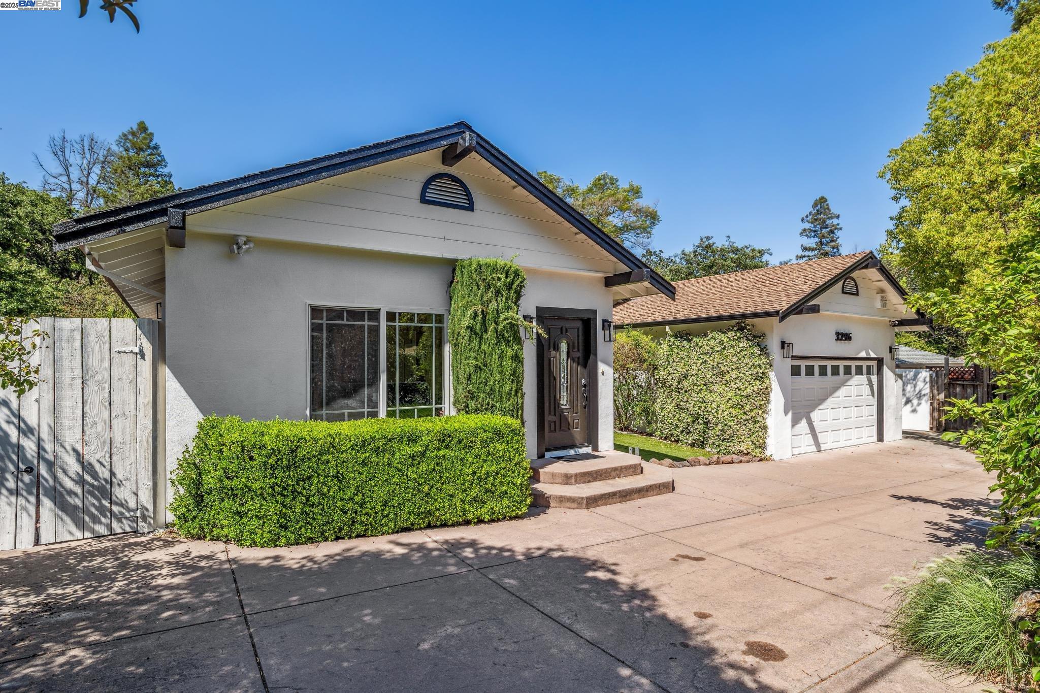 3296 Walnut Ln