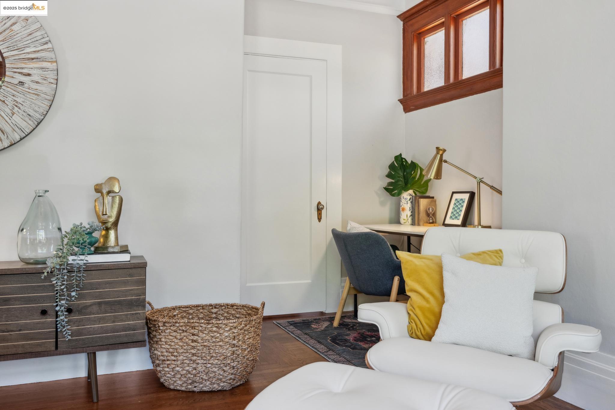 1042 Santa Clara Ave