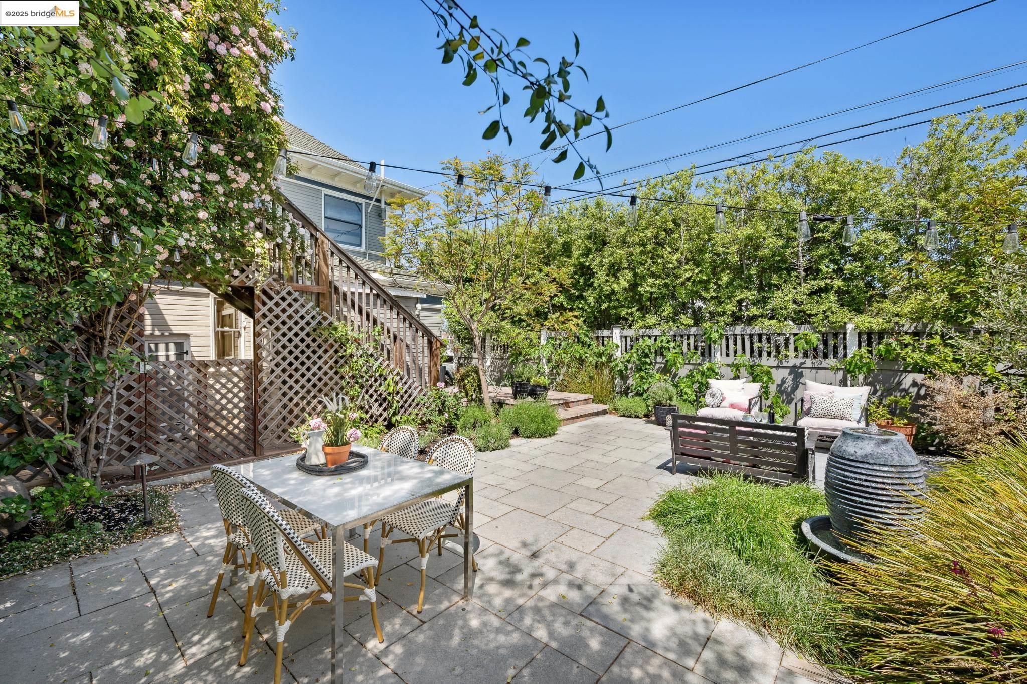 1042 Santa Clara Ave