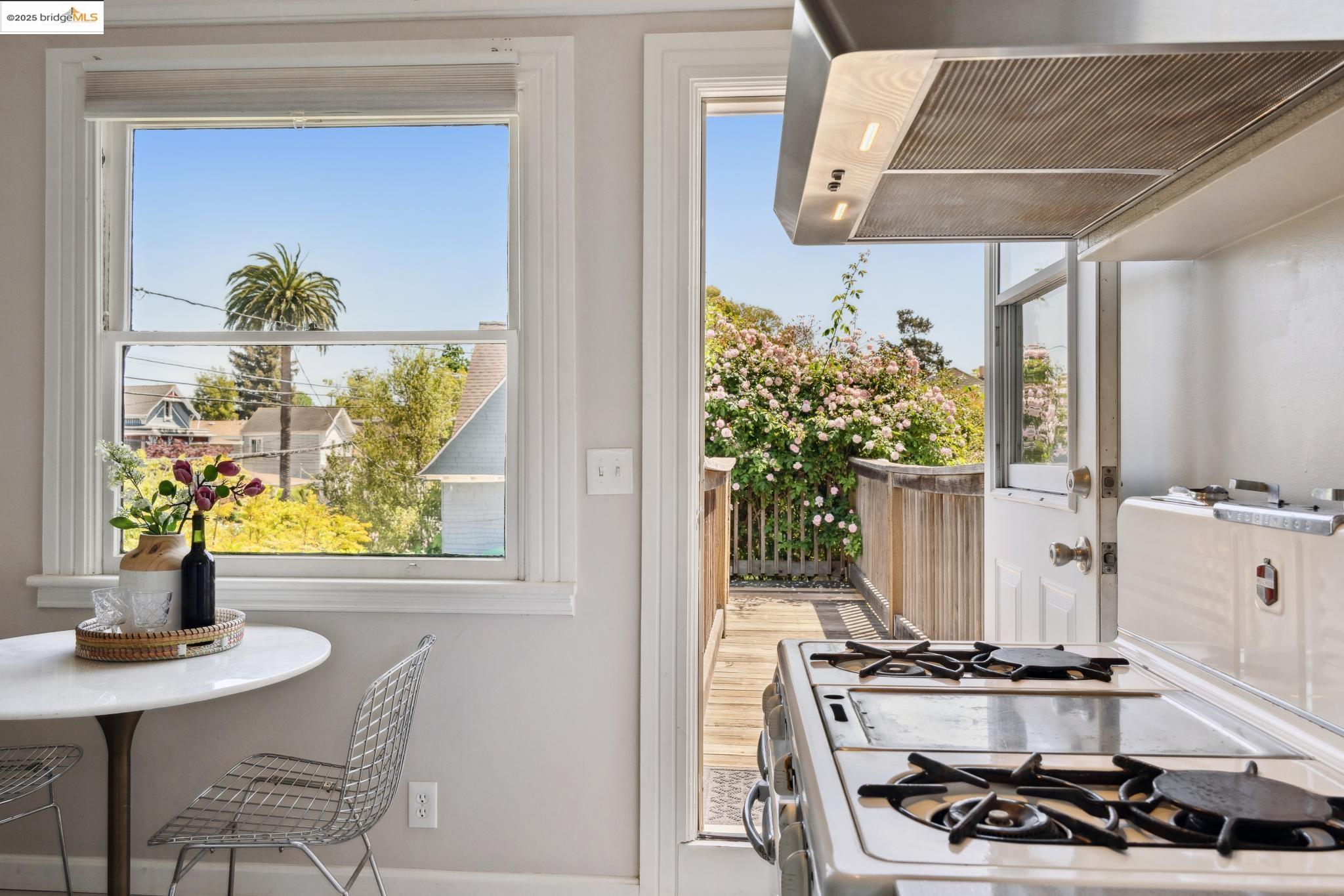 1042 Santa Clara Ave