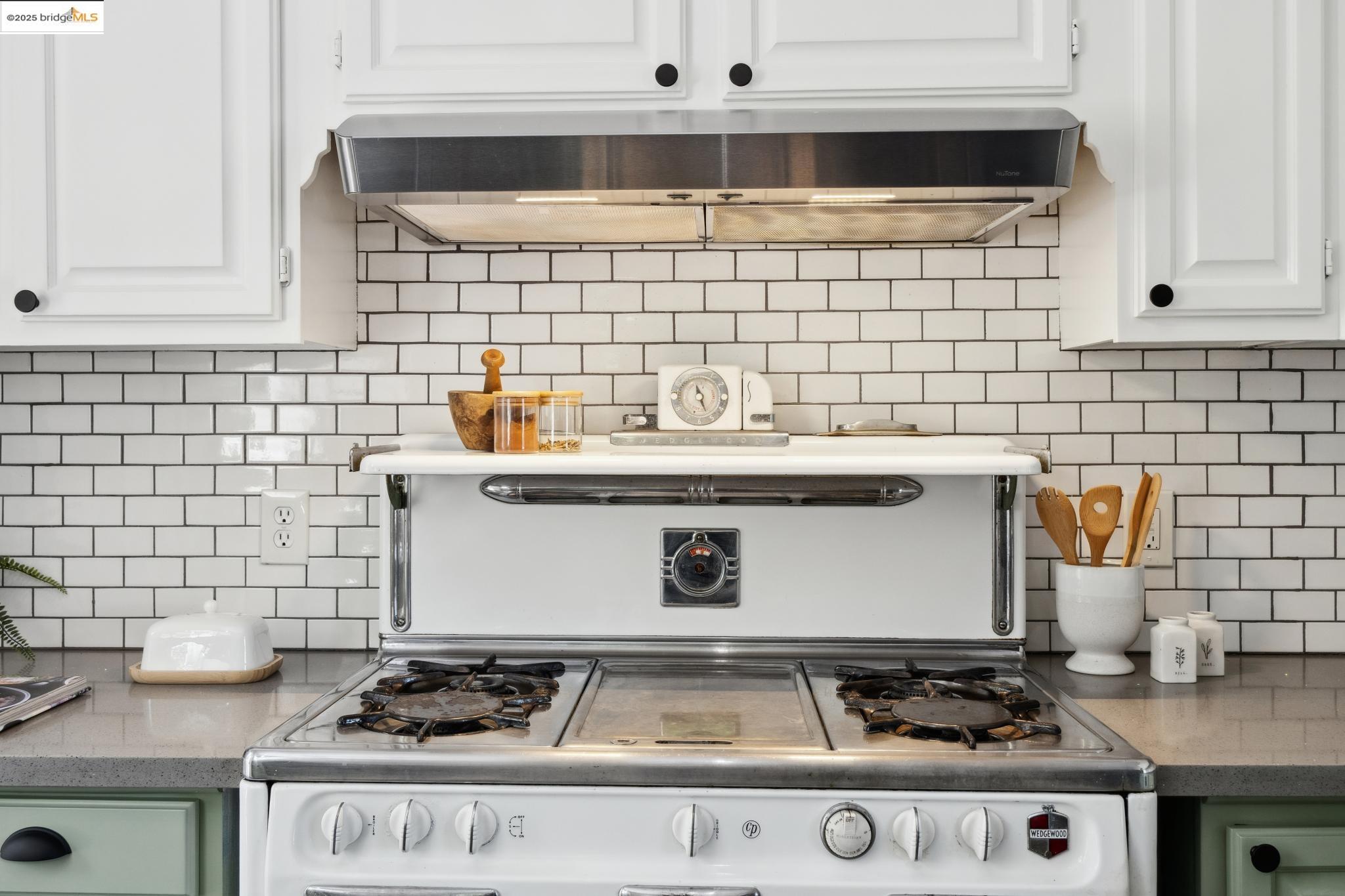 1042 Santa Clara Ave