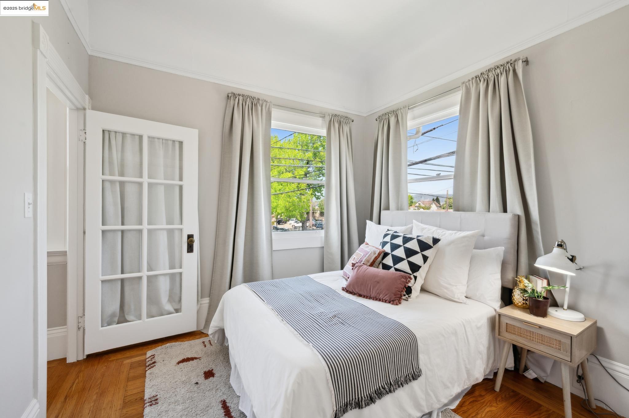 1042 Santa Clara Ave