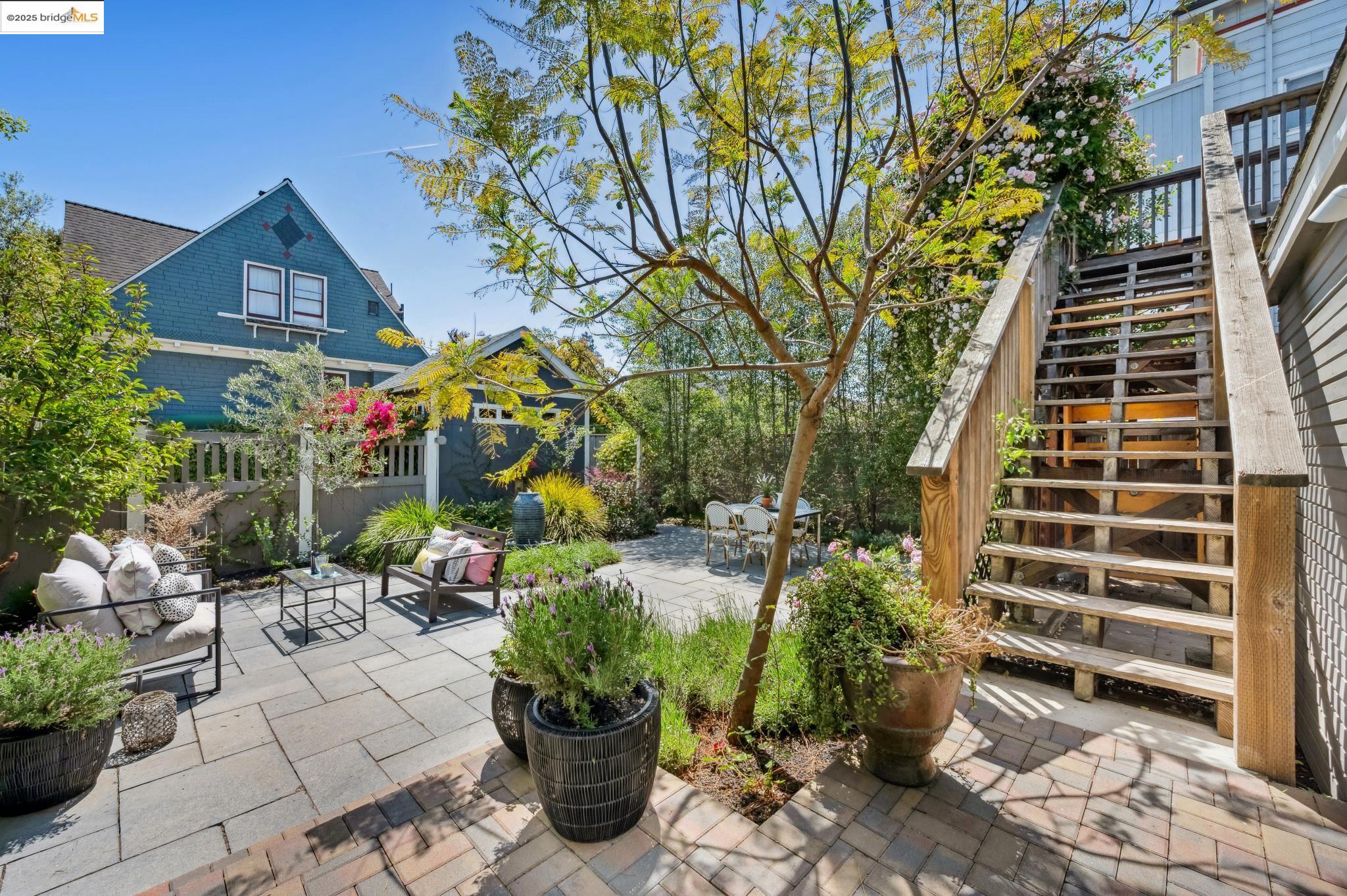 1042 Santa Clara Ave