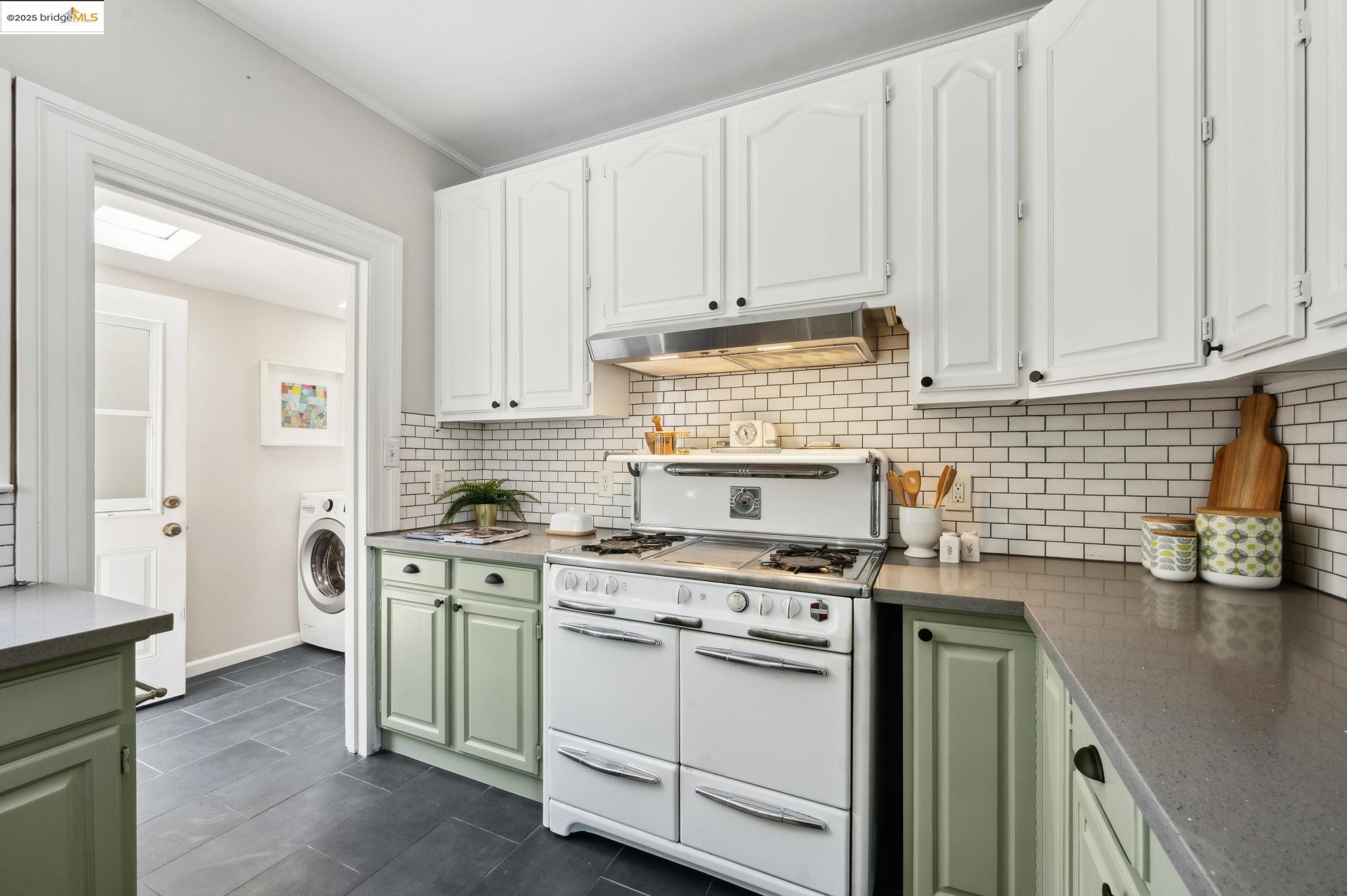 1042 Santa Clara Ave