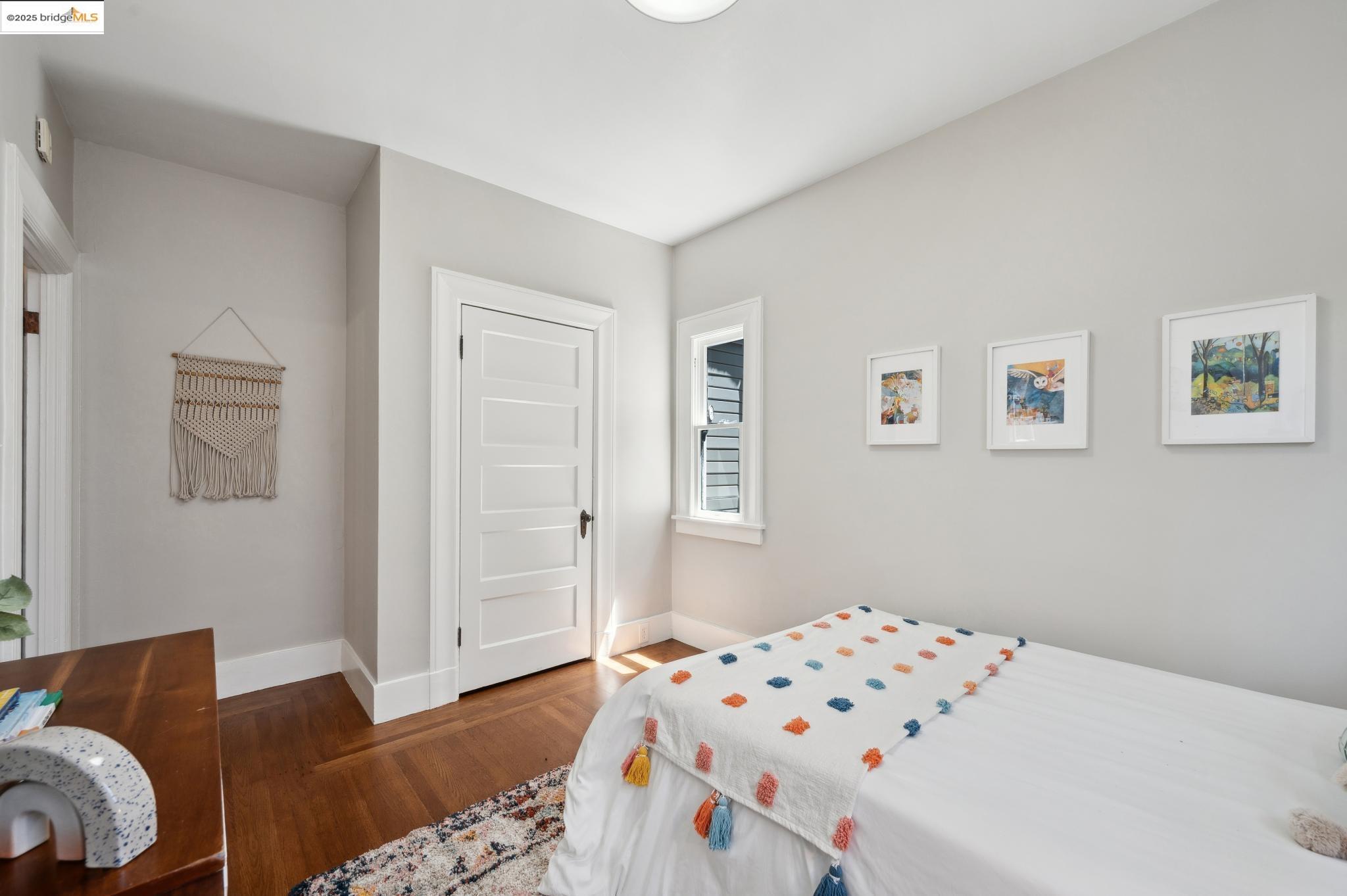 1042 Santa Clara Ave