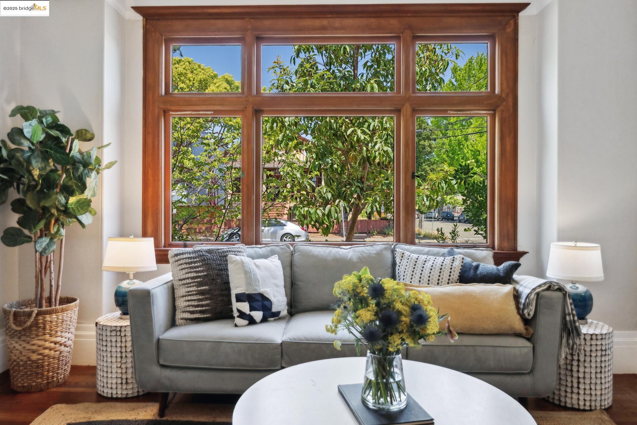 1042 Santa Clara Ave