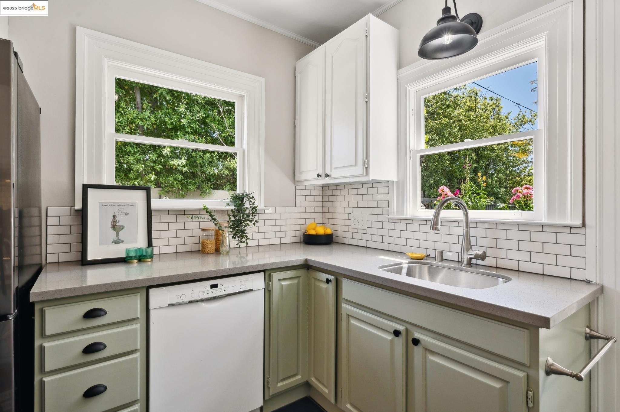 1042 Santa Clara Ave