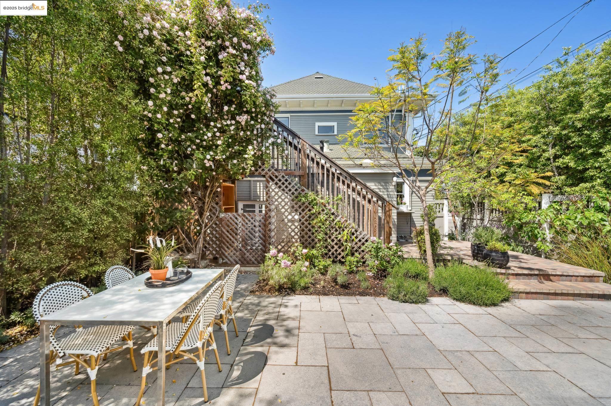 1042 Santa Clara Ave