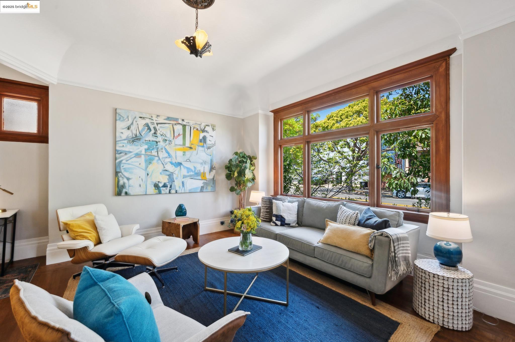 1042 Santa Clara Ave