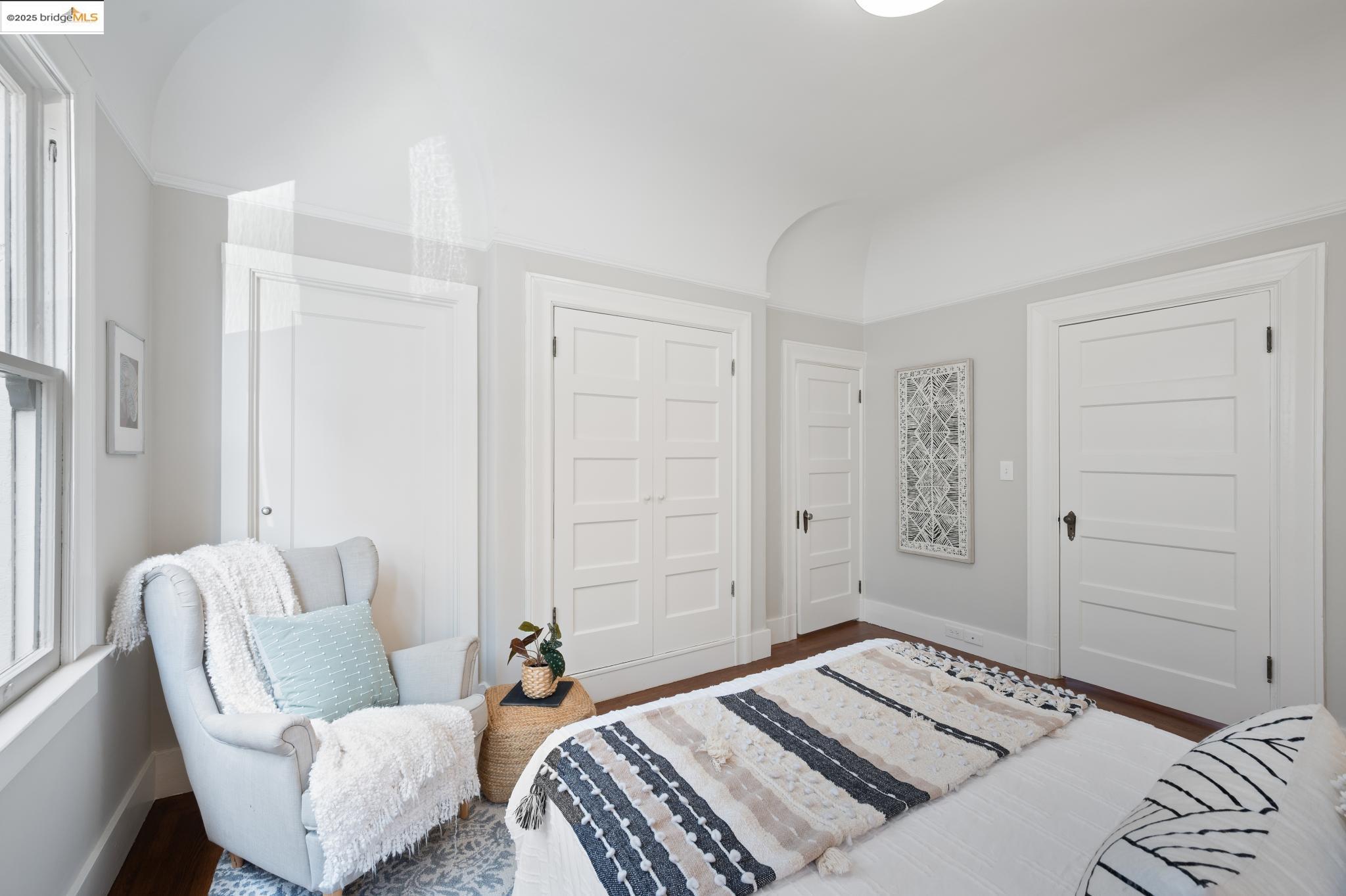 1042 Santa Clara Ave