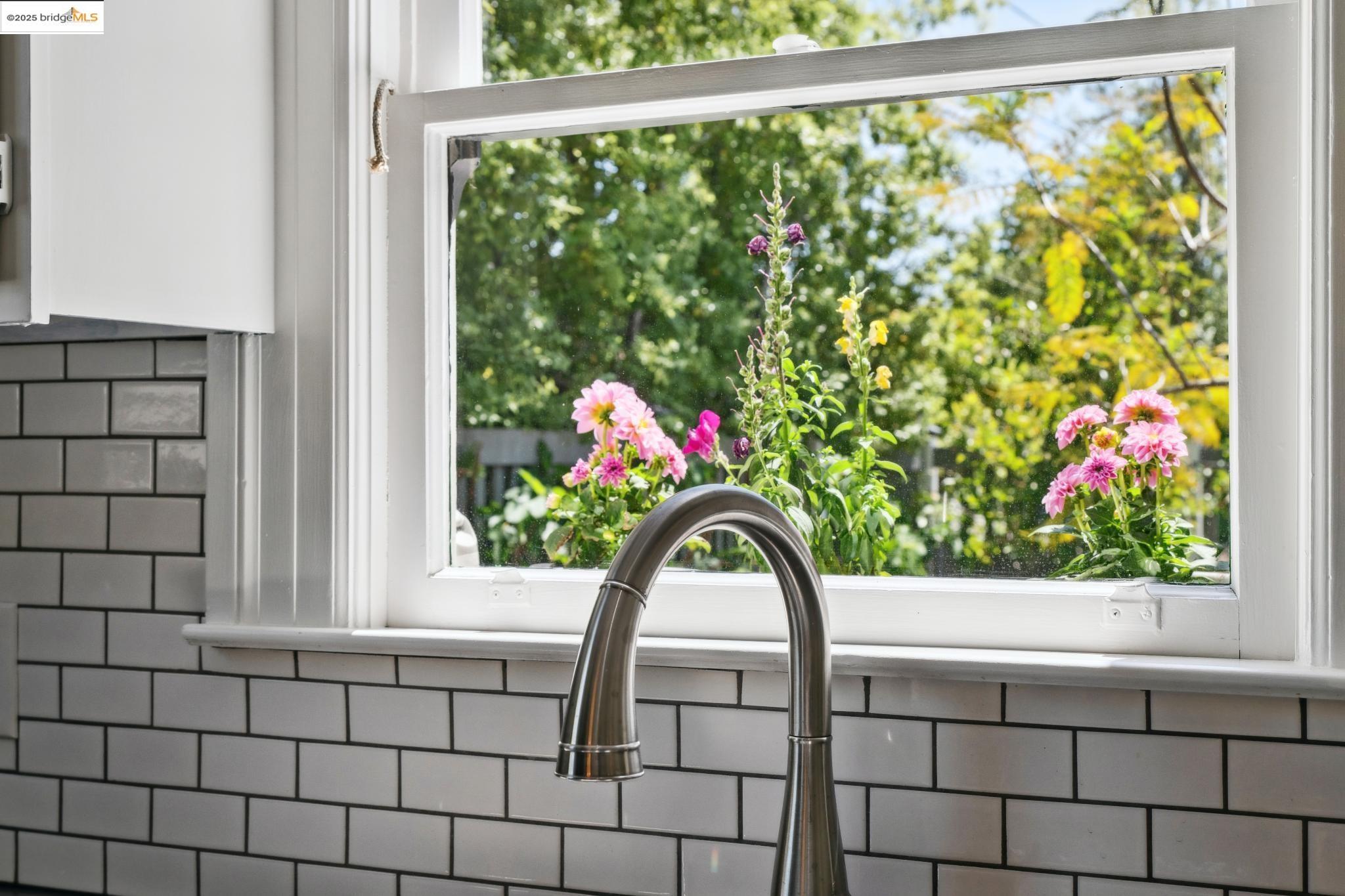 1042 Santa Clara Ave