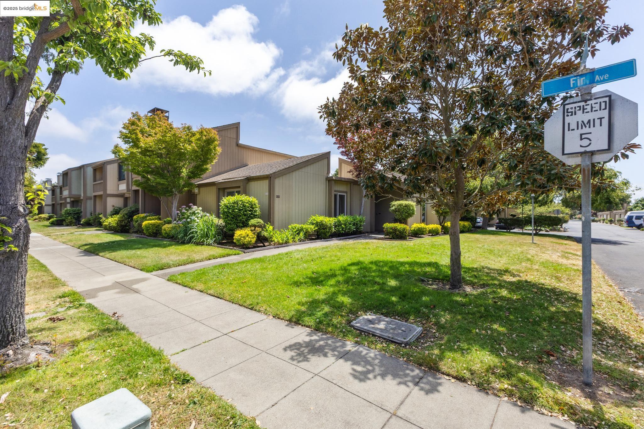 3200 Fir Ave