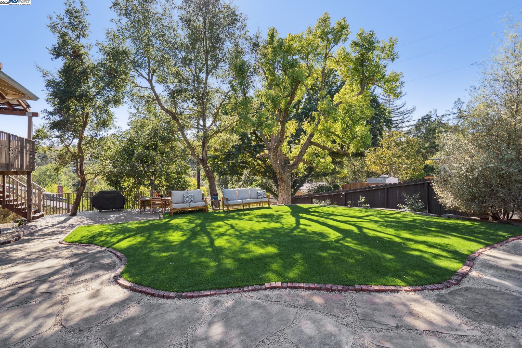 682 Jennie Ct