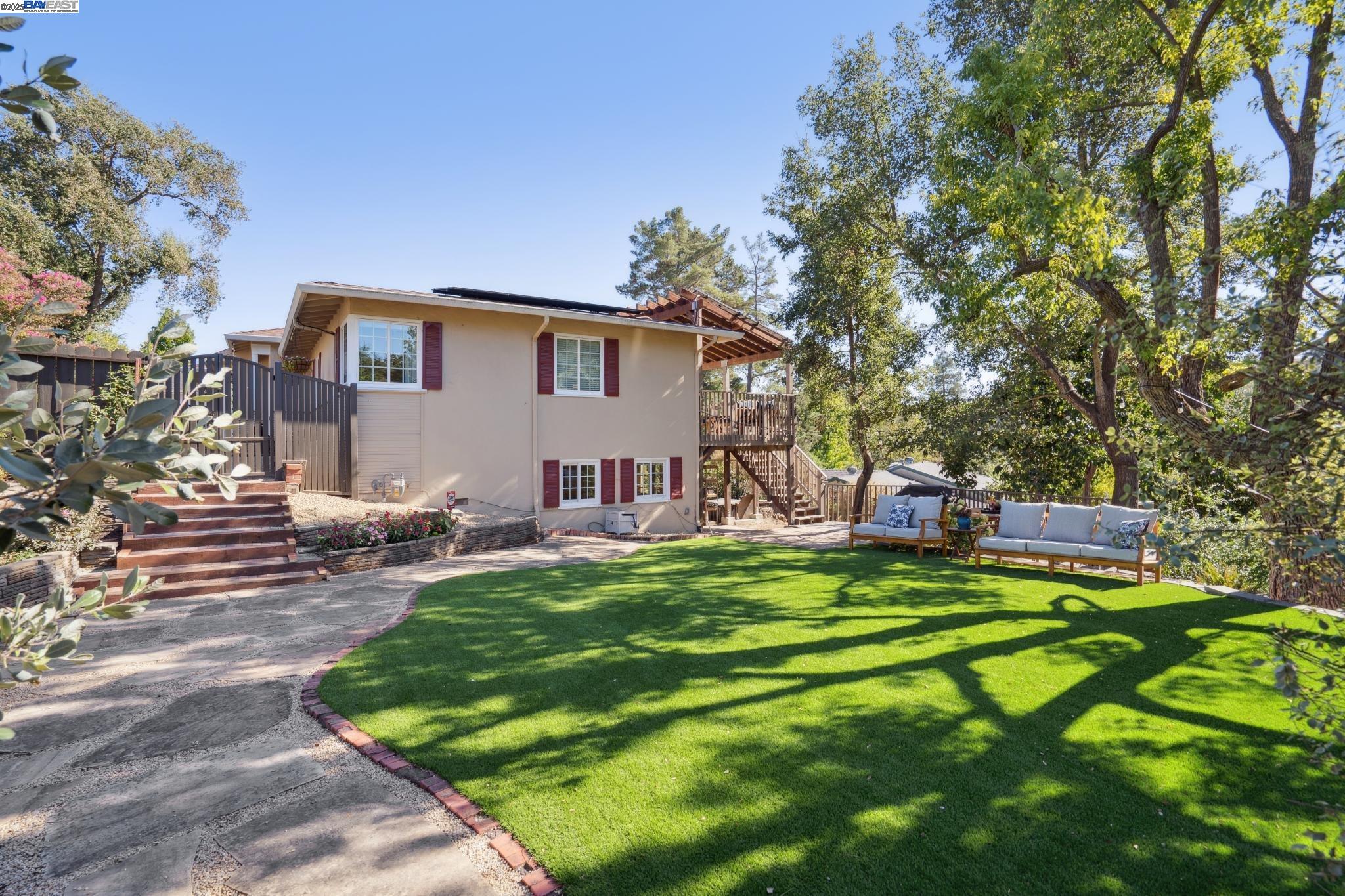 682 Jennie Ct