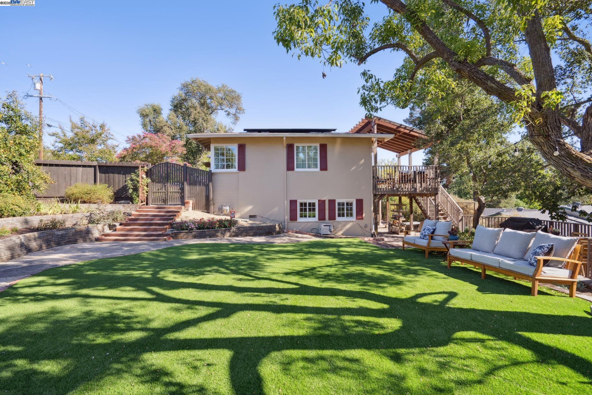 682 Jennie Ct