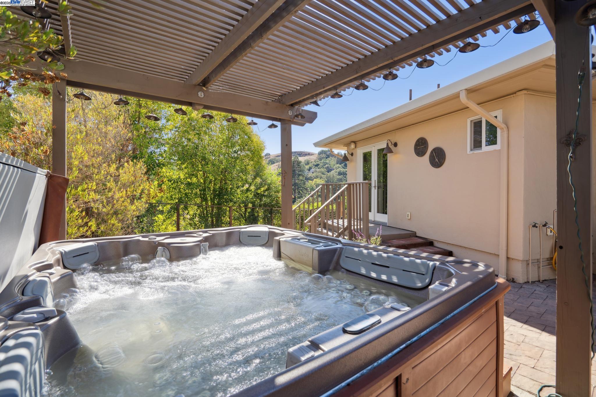 682 Jennie Ct