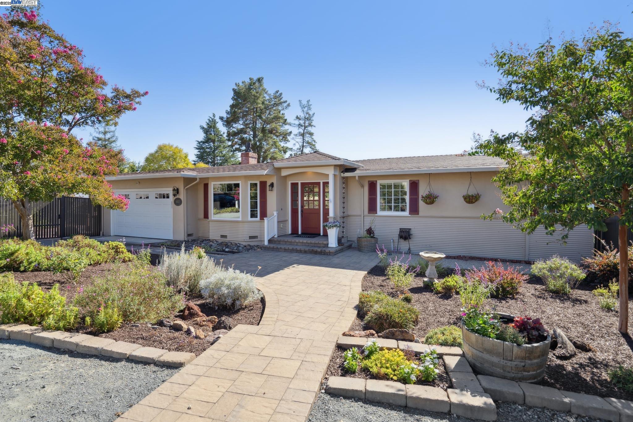 682 Jennie Ct