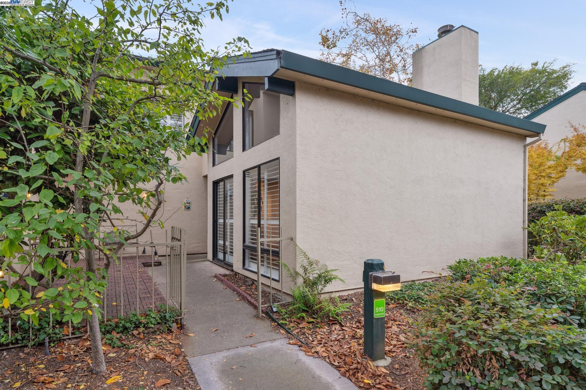 510 Lagunaria Lane