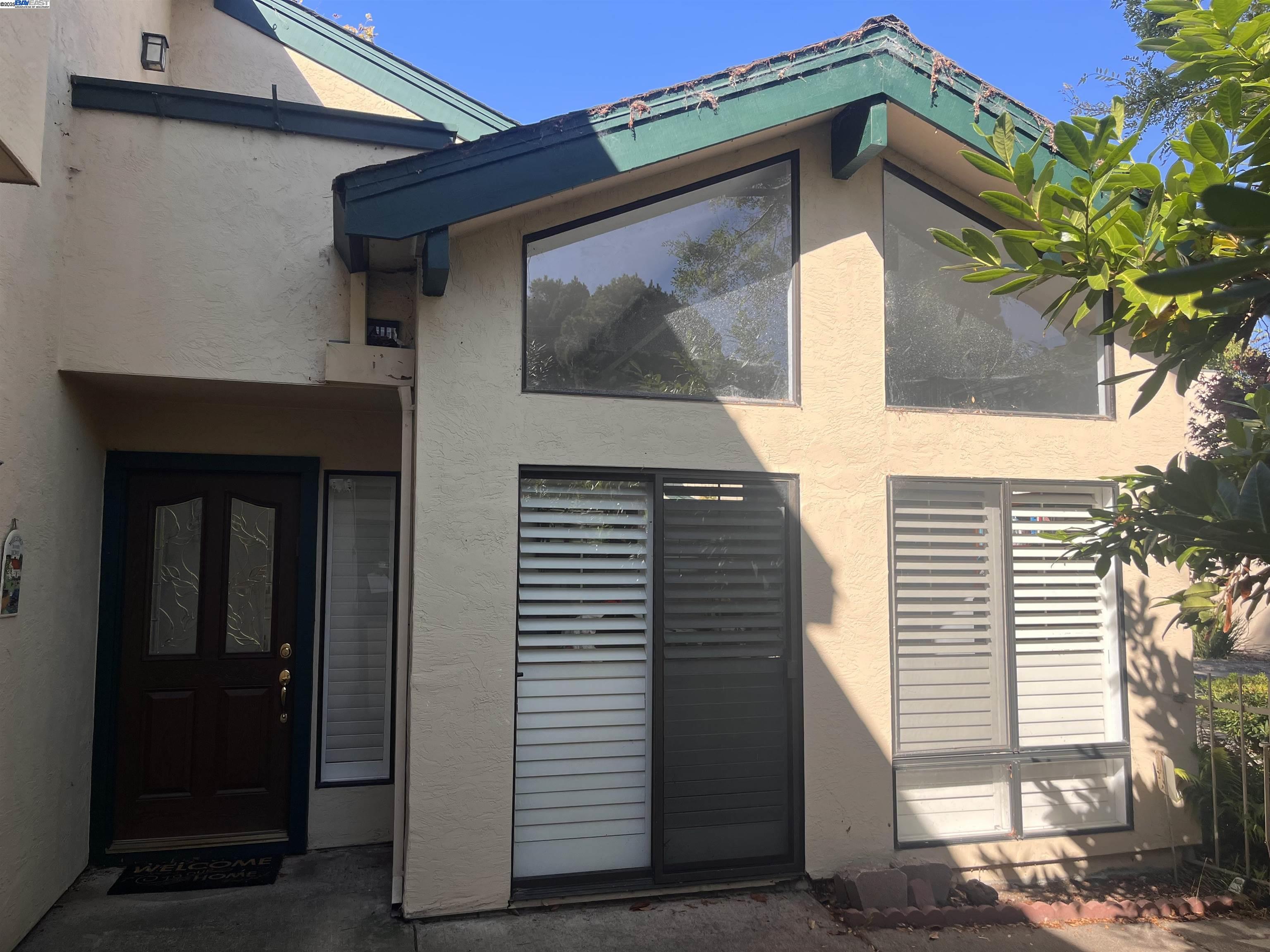 510 Lagunaria Lane