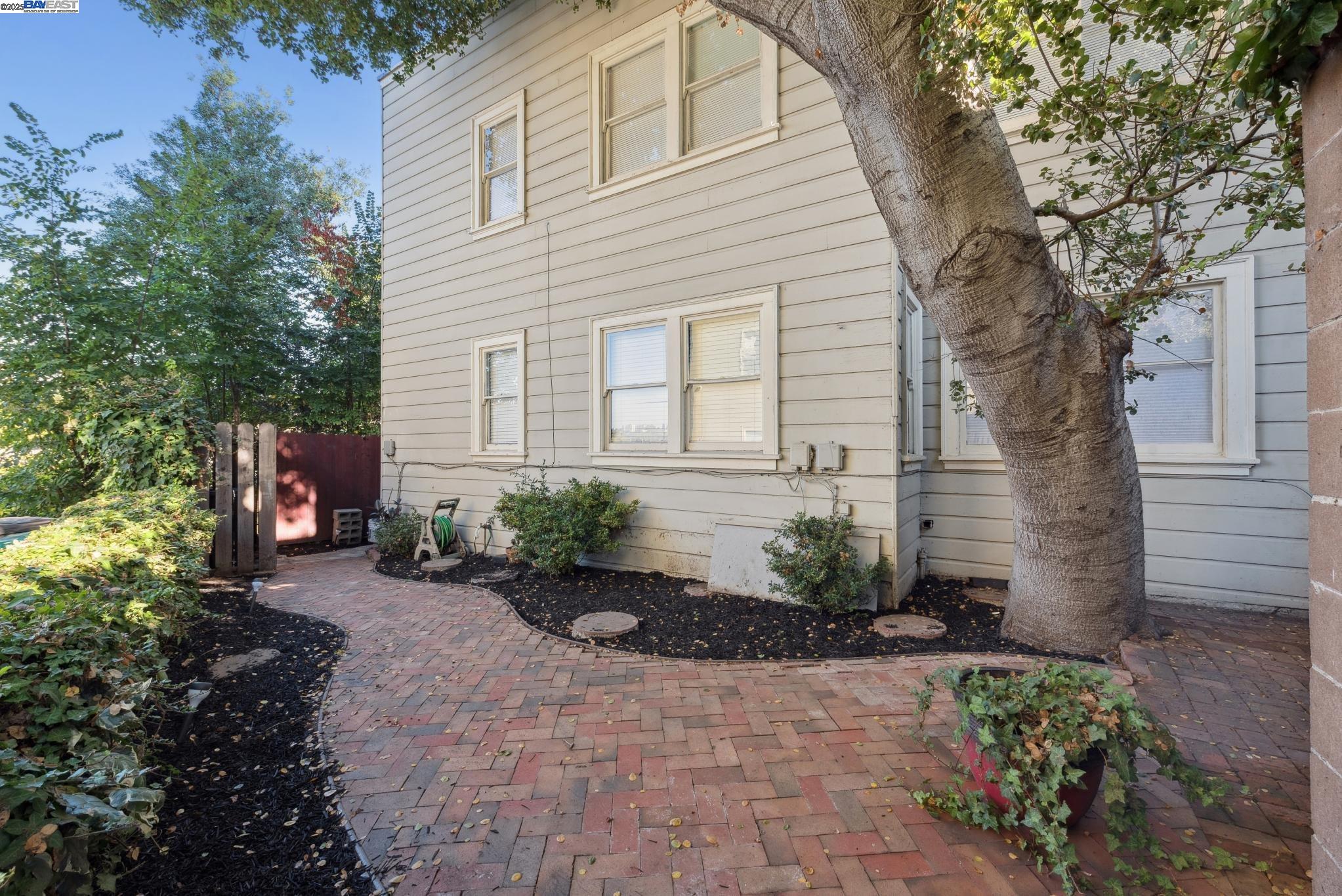 1501-7 First Ave., Oakland