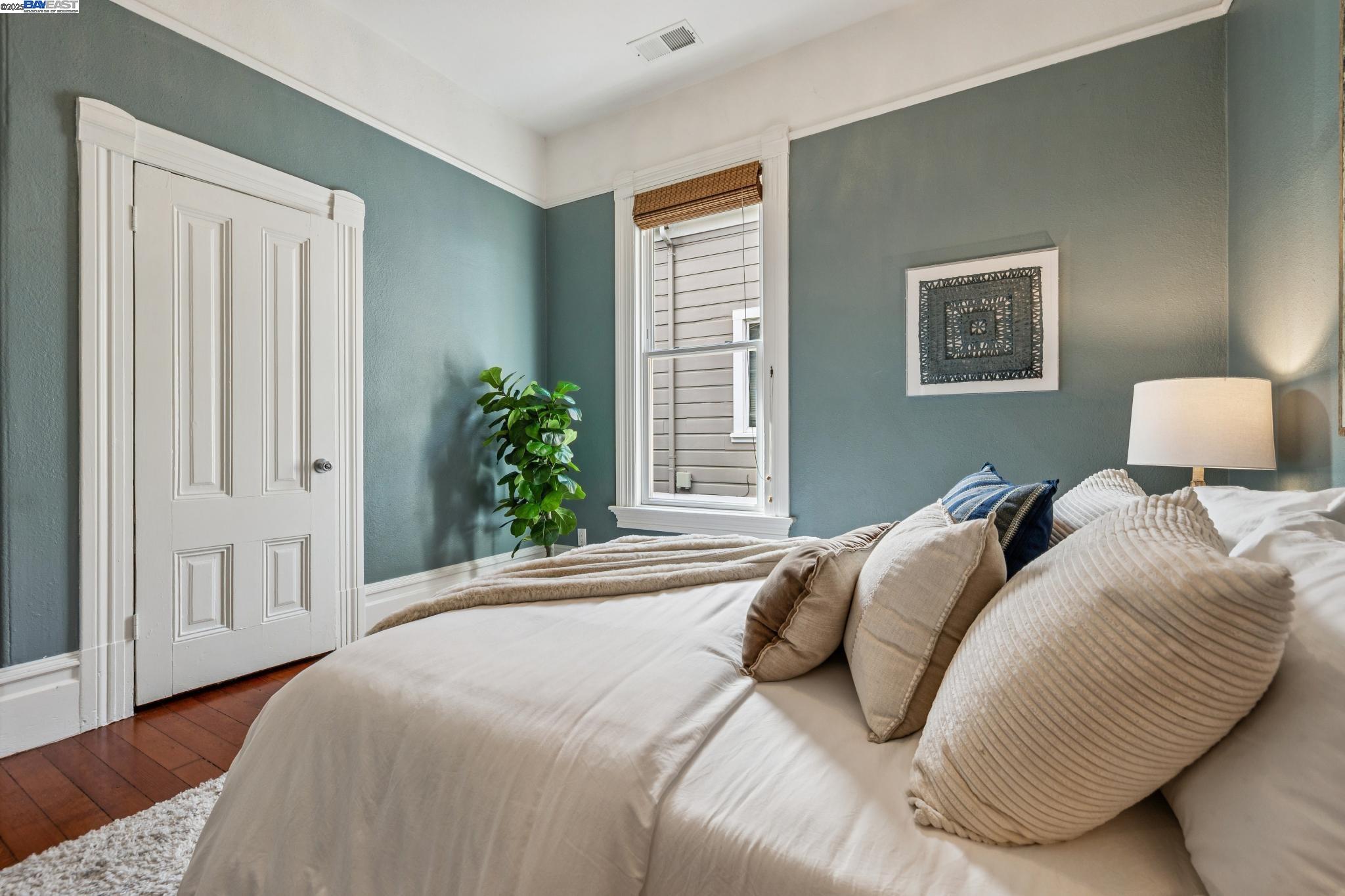 2151 Alameda Avenue, Alameda