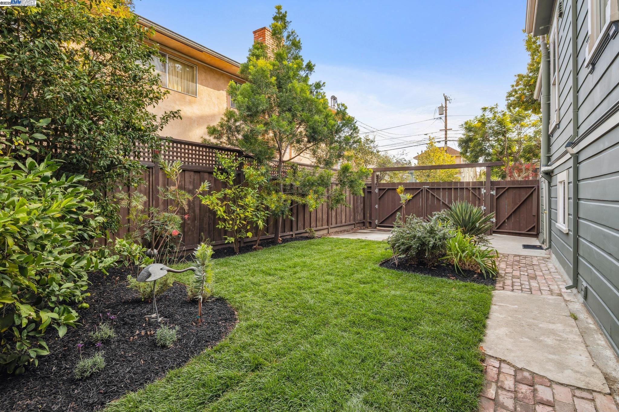 2151 Alameda Avenue, Alameda