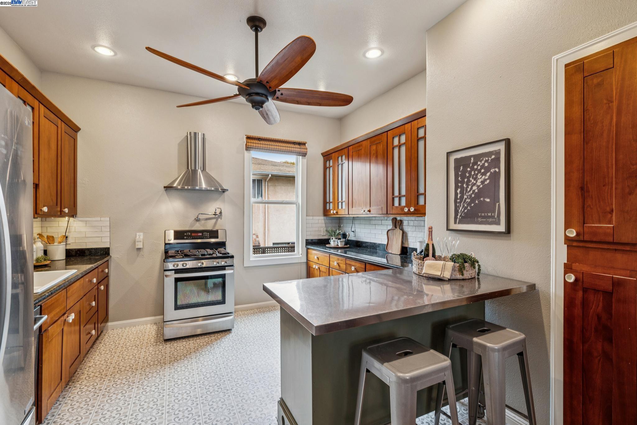 2151 Alameda Avenue, Alameda