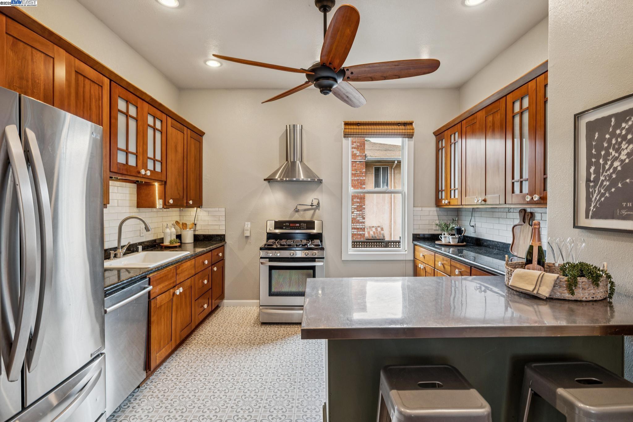 2151 Alameda Avenue, Alameda