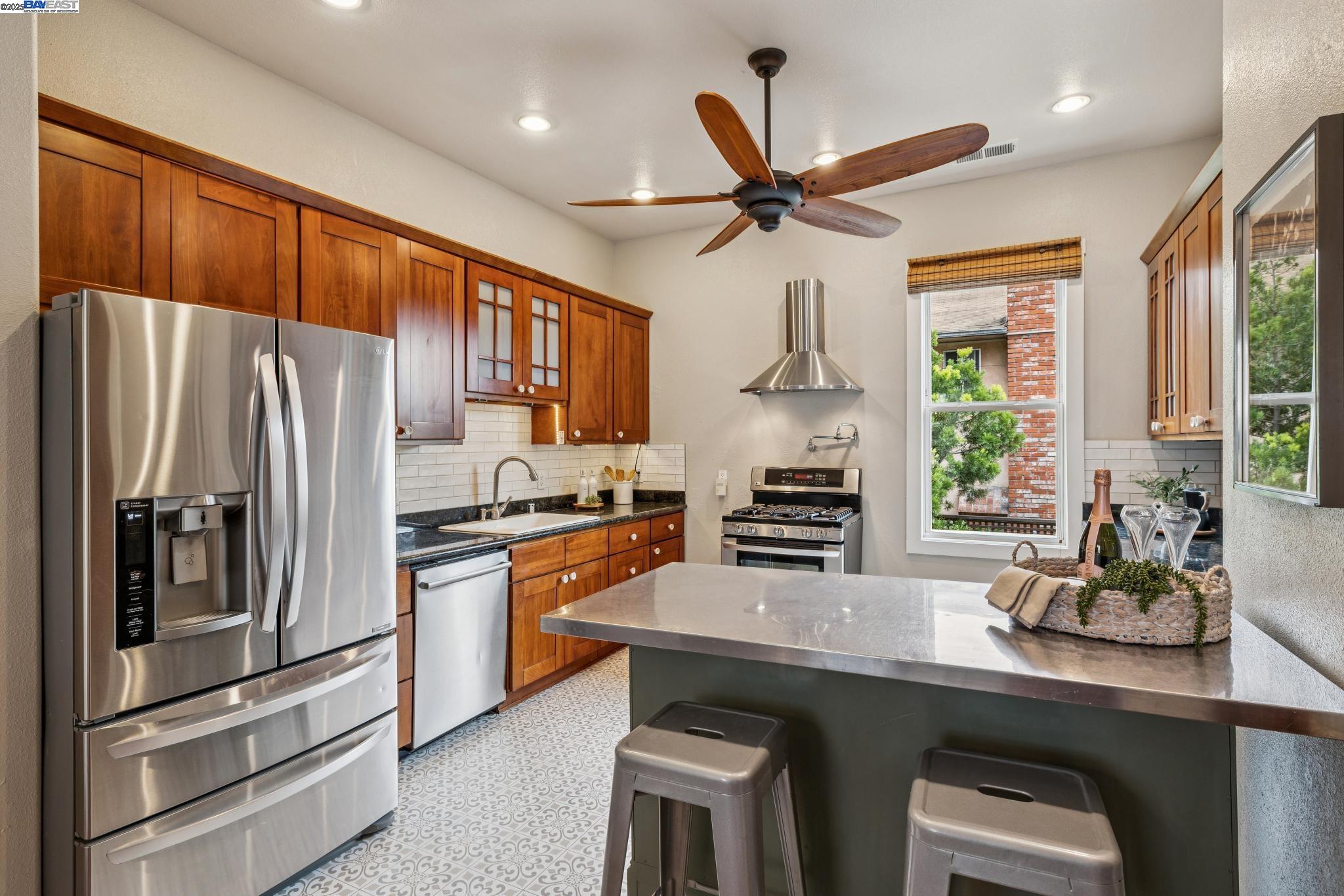 2151 Alameda Avenue, Alameda