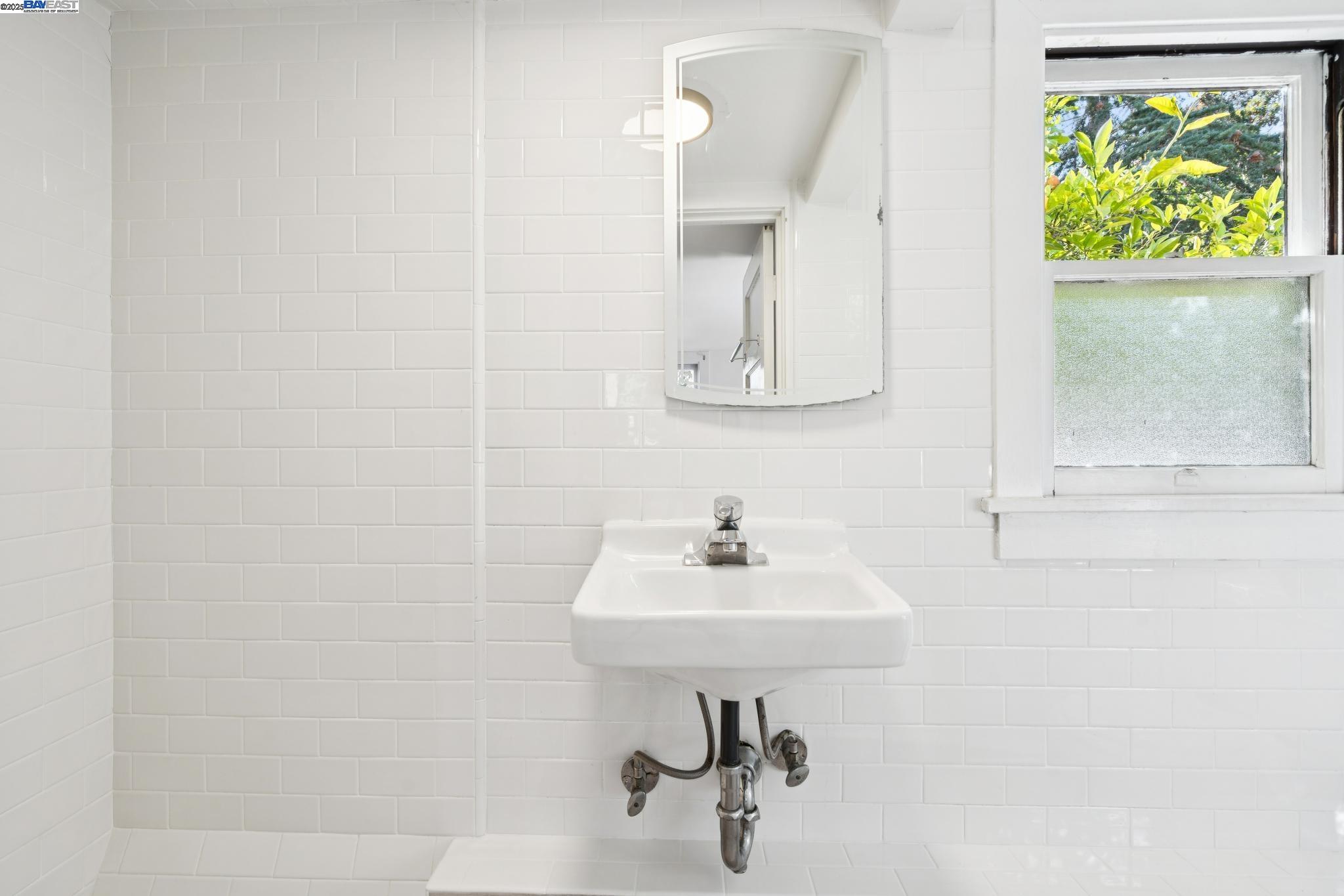 1831 Harvard Dr, Alameda