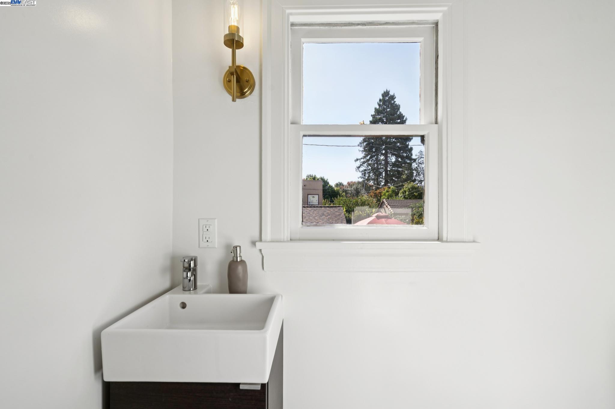 1831 Harvard Dr, Alameda