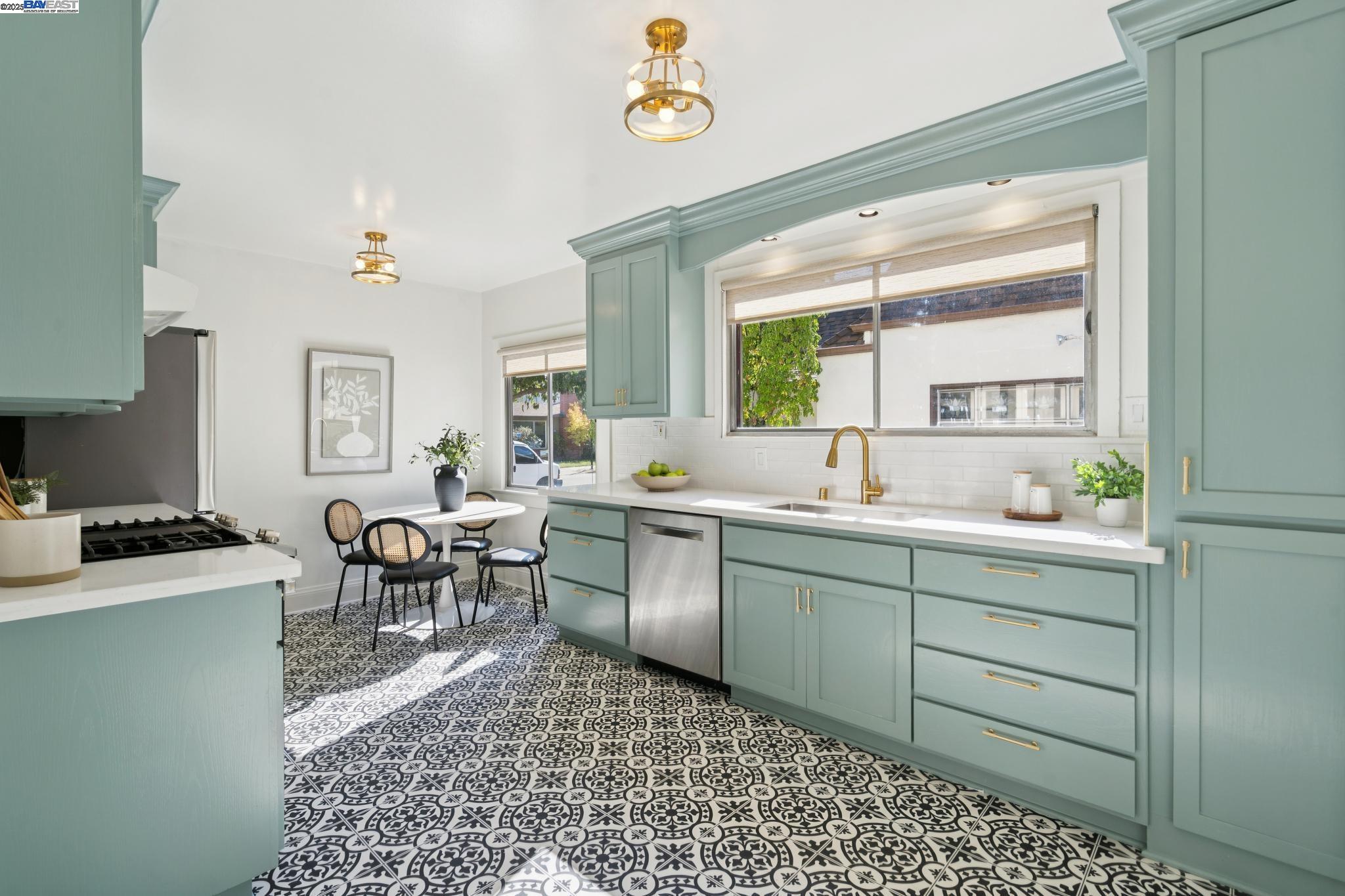 1831 Harvard Dr, Alameda