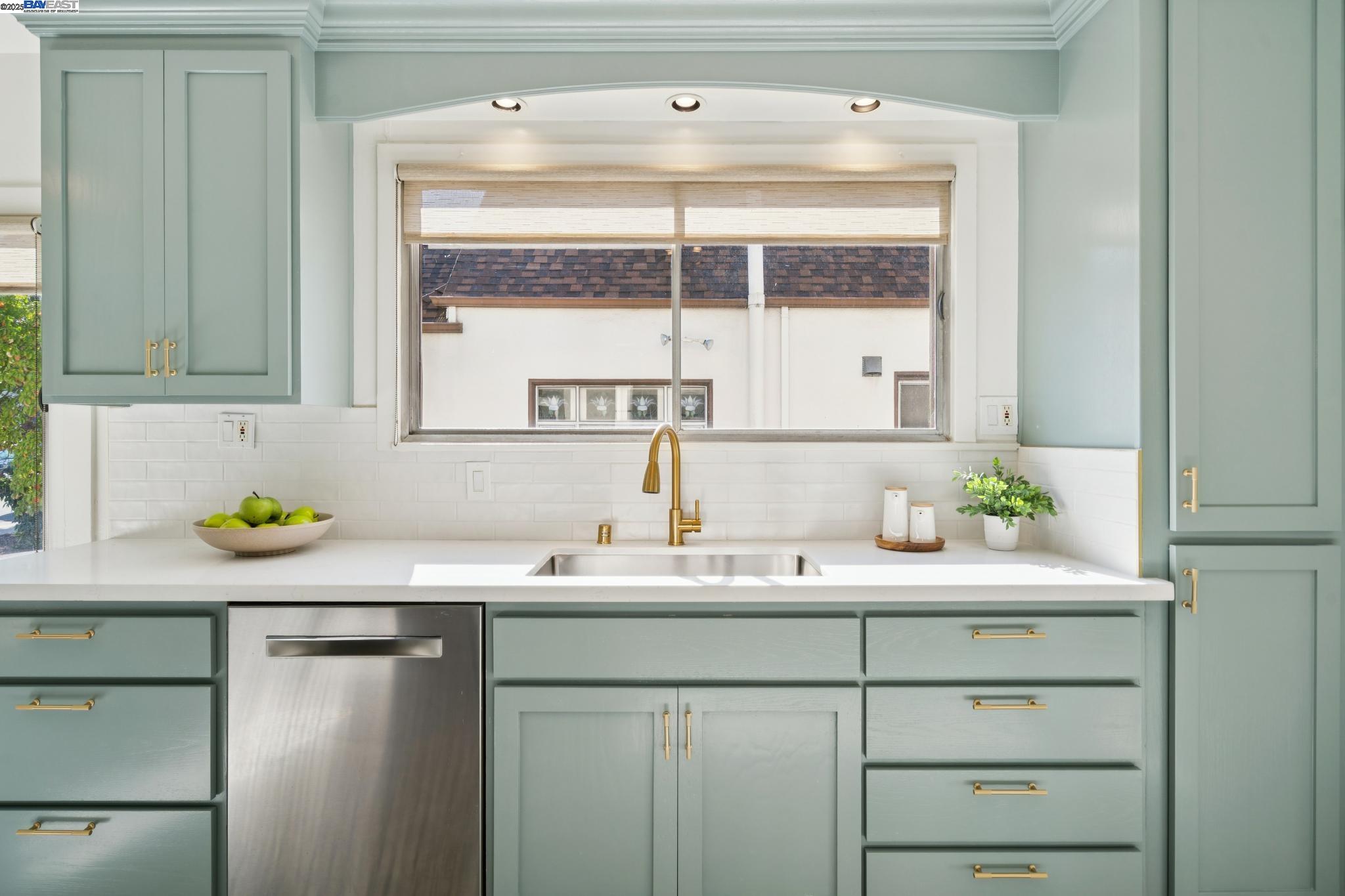 1831 Harvard Dr, Alameda