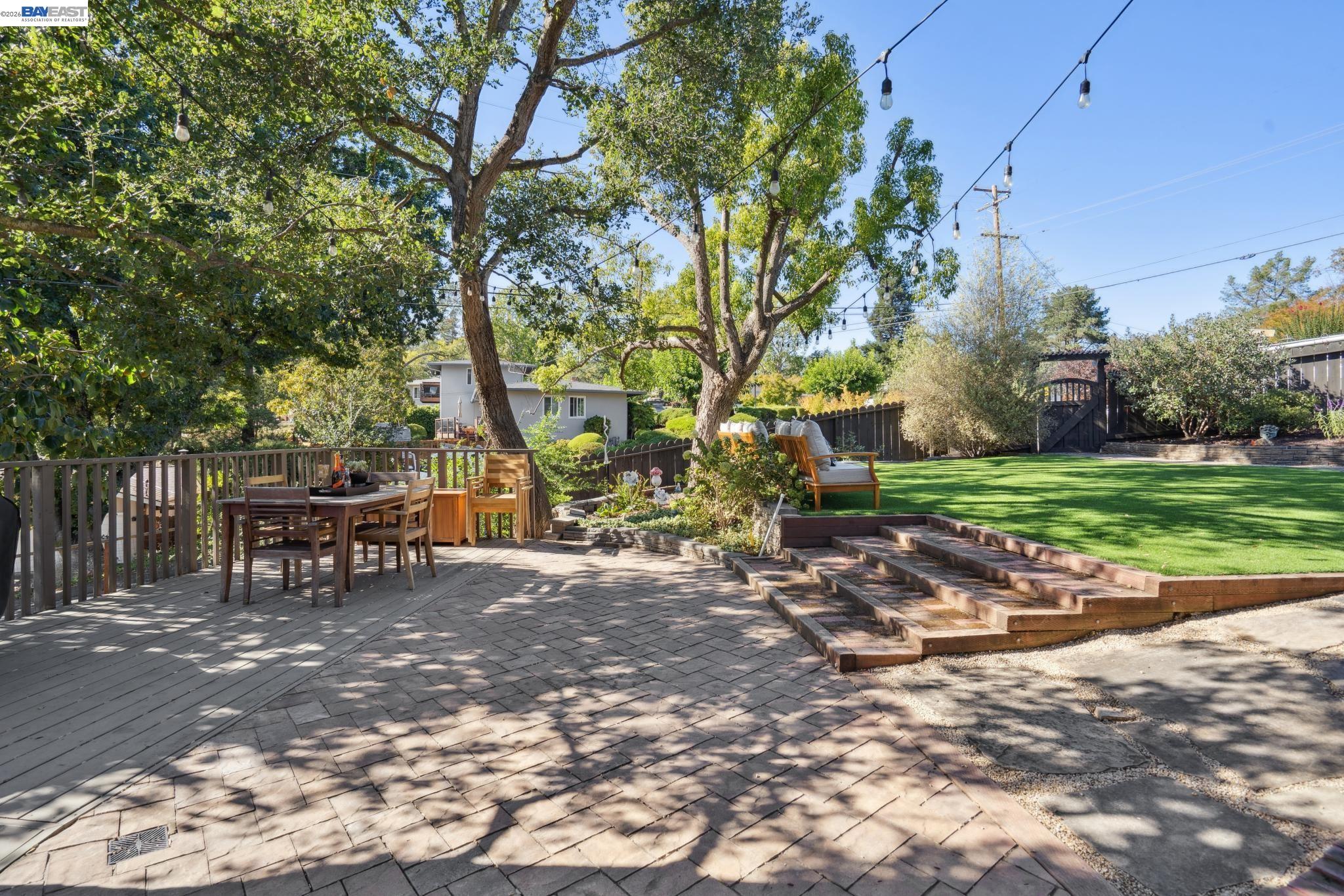 682 Jennie Ct