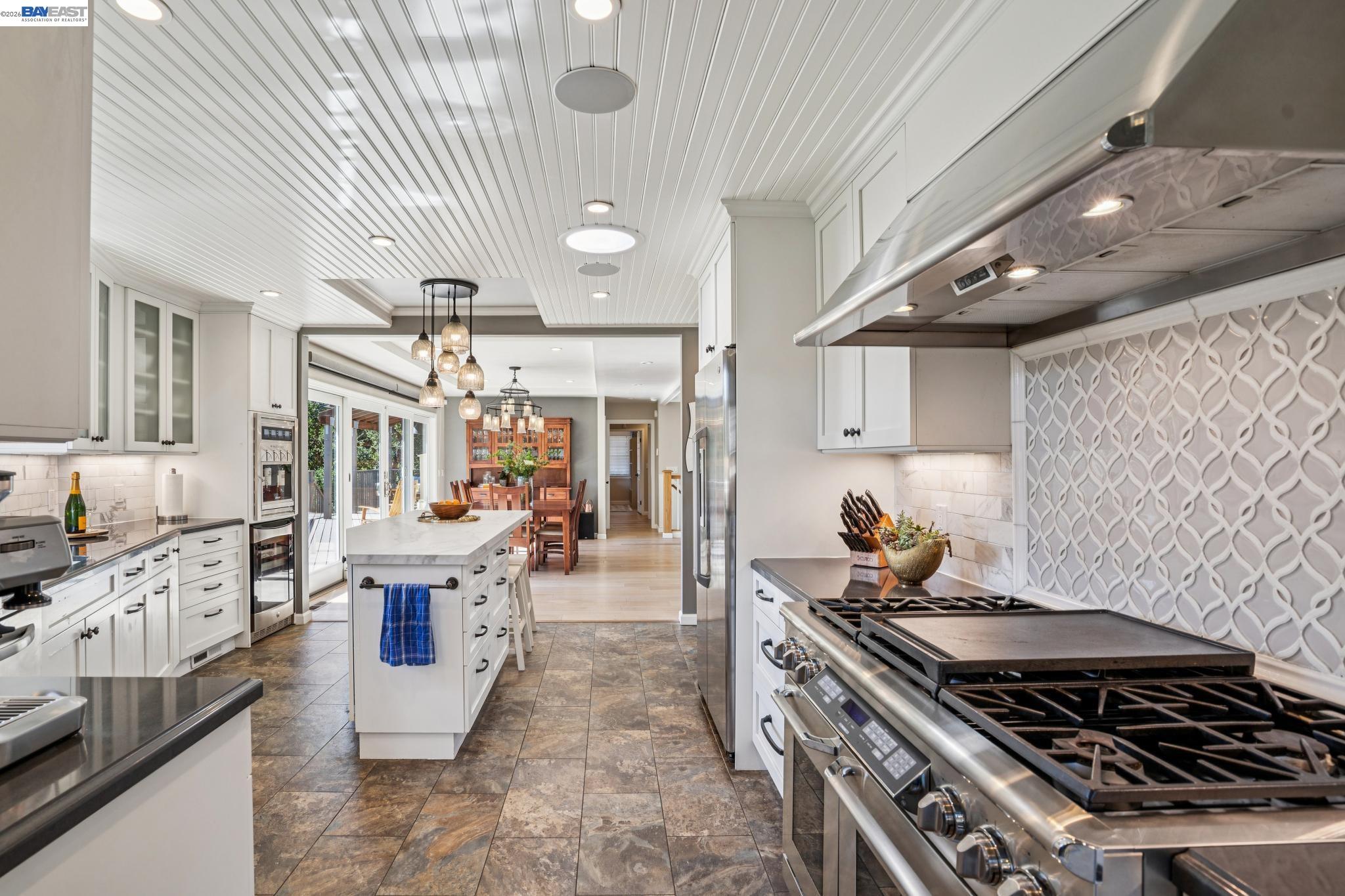 682 Jennie Ct