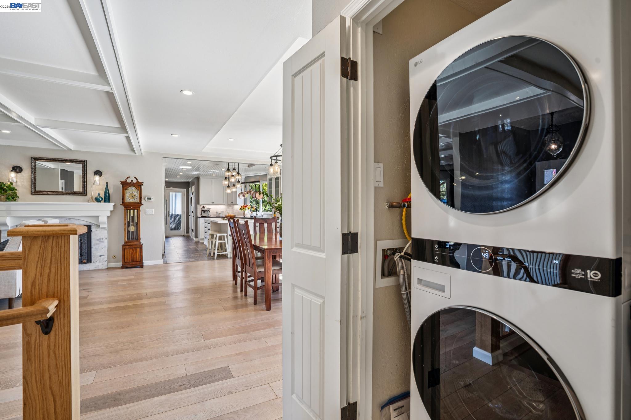 682 Jennie Ct