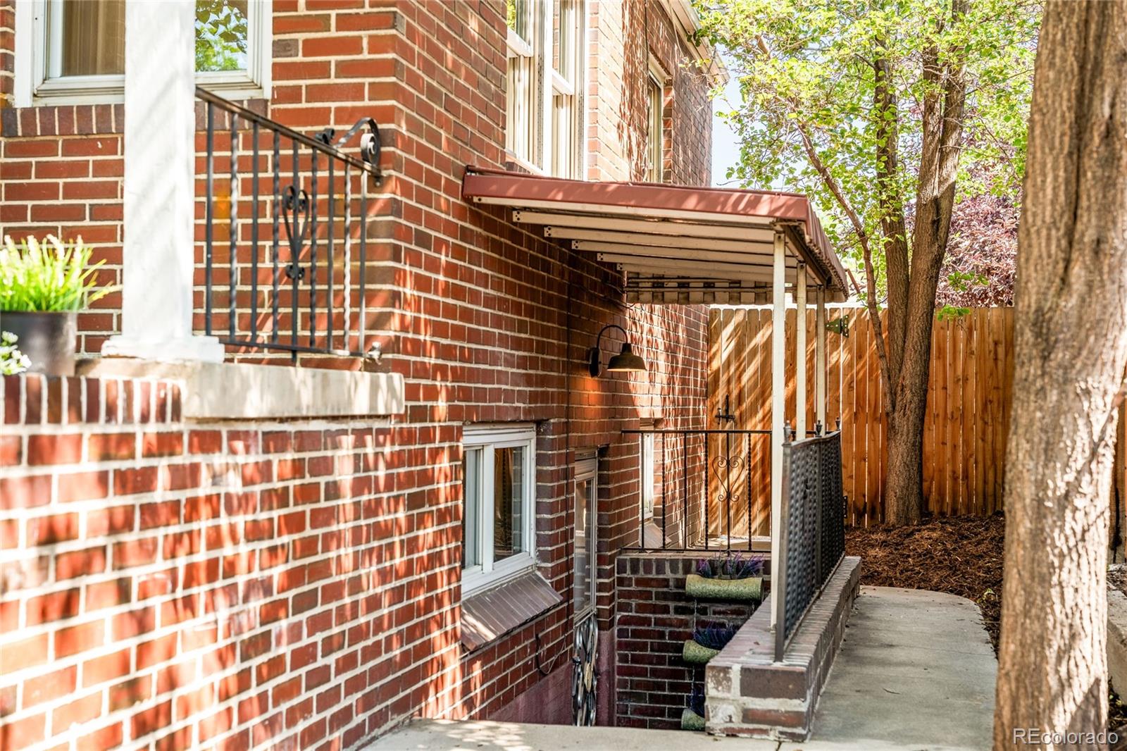 173 W Bayaud Avenue