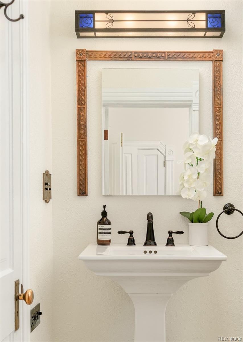 9 S Pennsylvania Street