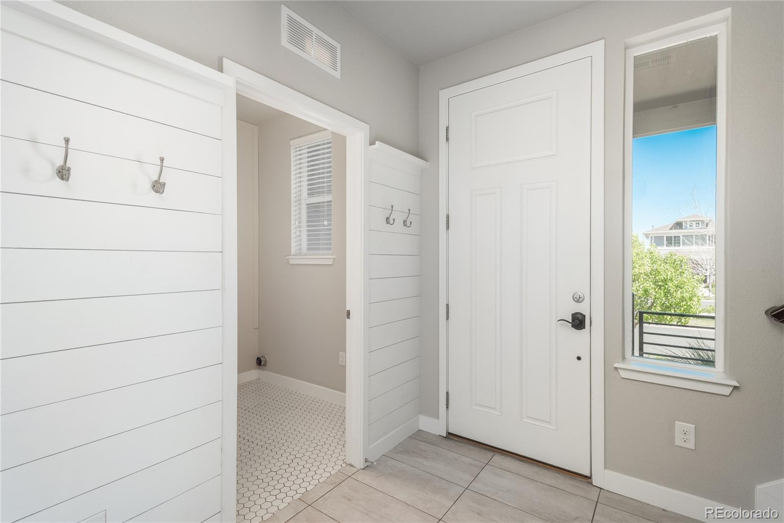 630 E Hinsdale Avenue