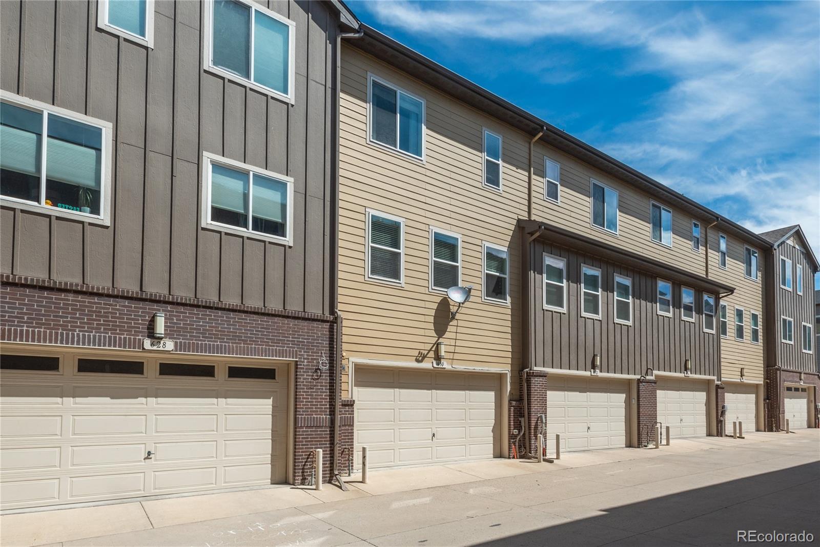 630 E Hinsdale Avenue