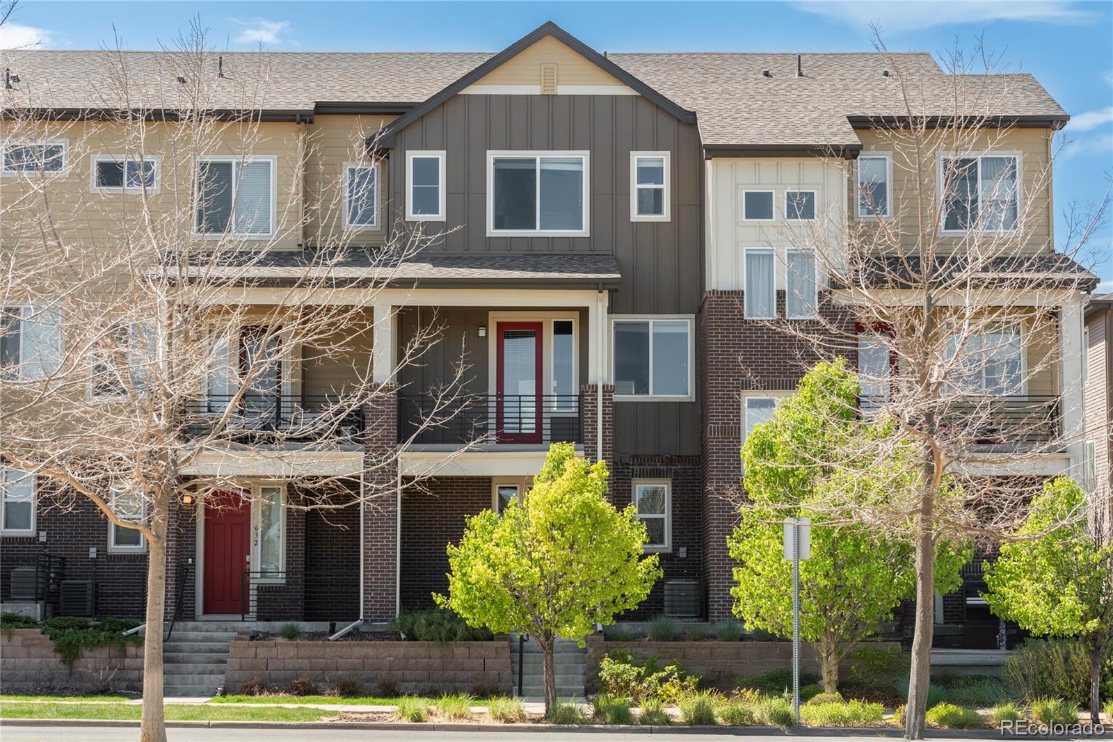 630 E Hinsdale Avenue