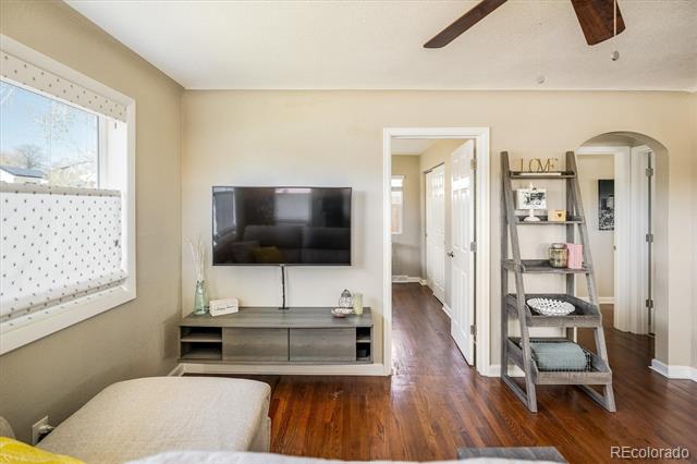190 S Canosa Court