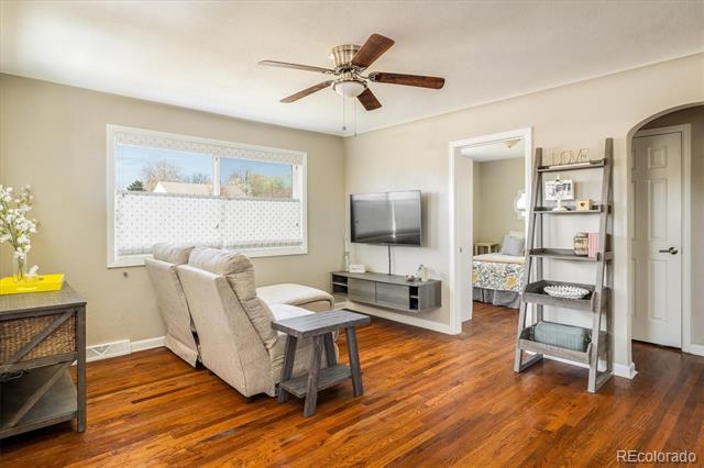 190 S Canosa Court
