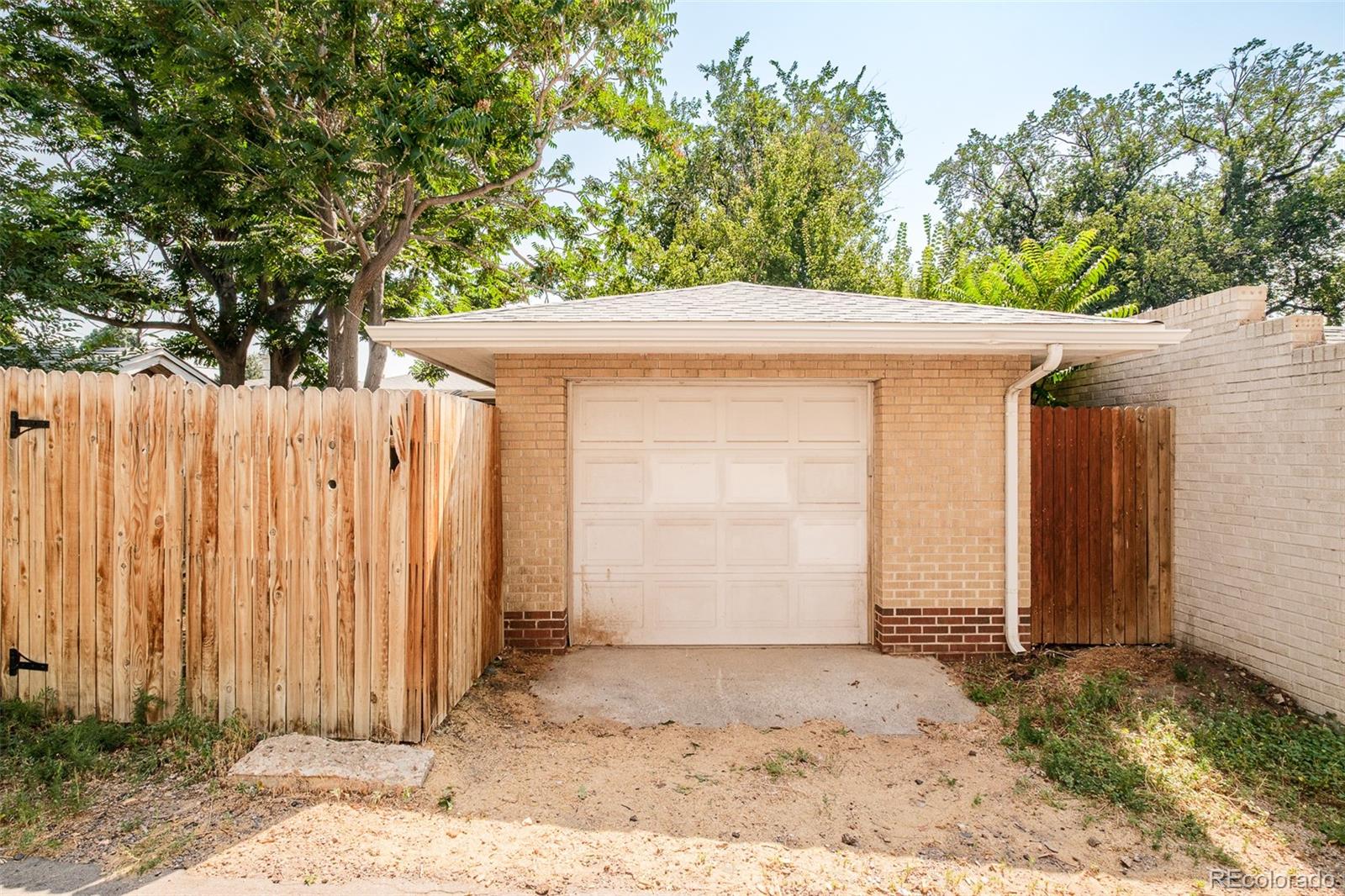 2545 Zenobia Street