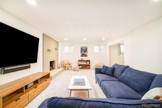 2849 E Cresthill Avenue