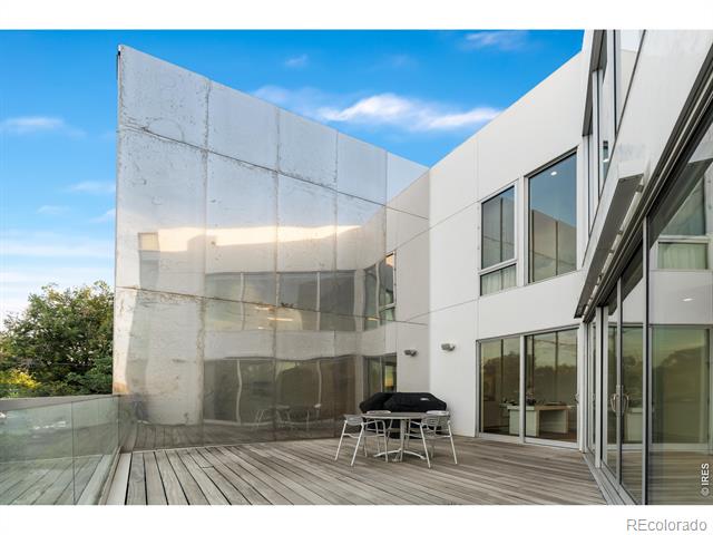 1115 W 37th Avenue