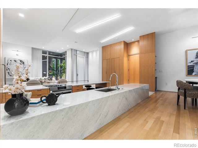 1115 W 37th Avenue