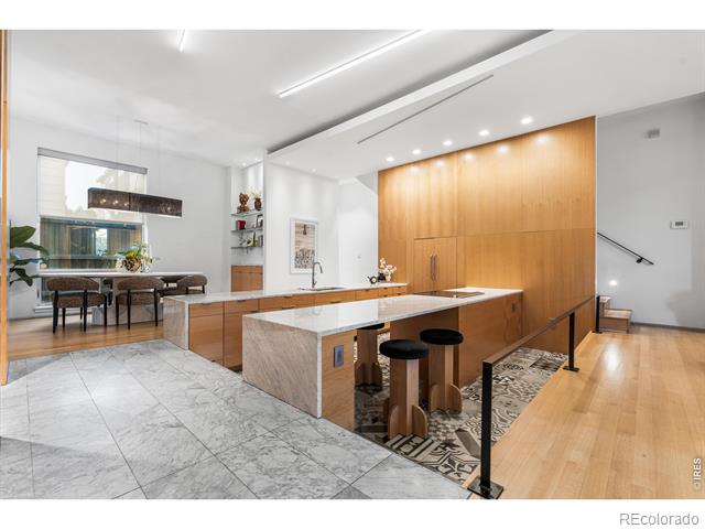 1115 W 37th Avenue