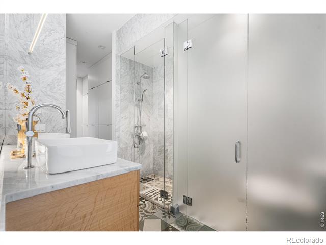 1115 W 37th Avenue