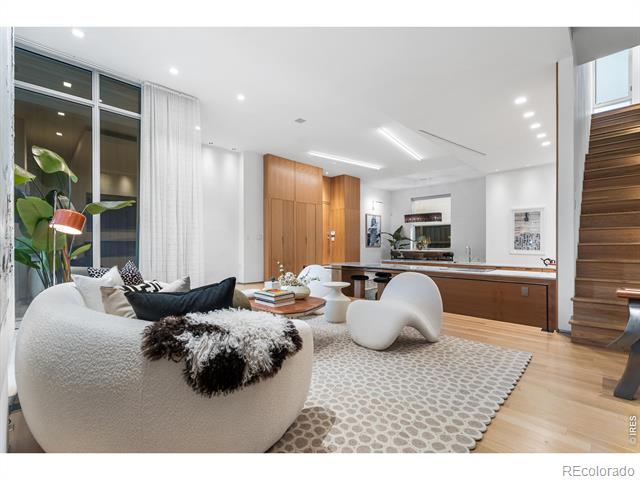 1115 W 37th Avenue
